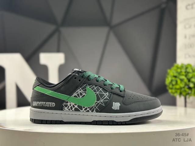 耐克 Nike Dunk Low 板鞋 Sb系列经典百搭休闲运动板鞋加厚鞋舌的填充，使舒适性大大提升，同时也更方便穿脱中底部分则加入了脚感柔软舒适Zoomair