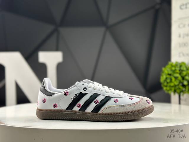 阿迪达斯 Ad Original Samba Og 复古经典轻便板鞋 这款桑巴鞋展示了高质量的工艺 带有装饰的超锁缝制和无缝的手感 柔软、柔软的皮革造型和标志性