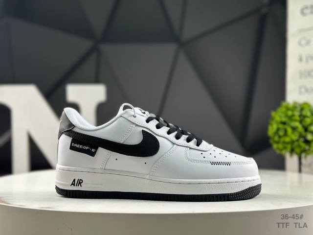 耐克Nike Air Force 1 Low 空军一号 Af1 小白鞋 低帮百搭厚底增高休闲运动板鞋。柔软、弹性十足的缓震性能和出色的中底设计，横跨复古与现代的