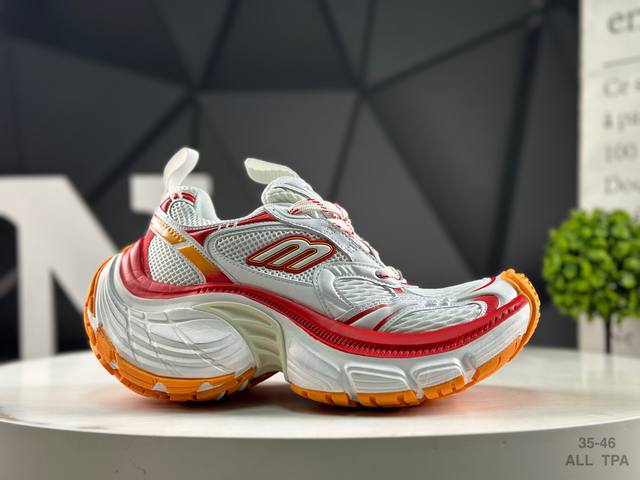 巴黎世家 Balenciaga Cargo Sneaker 10Xl 巴黎世家 10Xl 低帮 秋季大秀拉开帷幕，又一双更为夸张的鞋运动鞋正式亮相，真真是将廓形