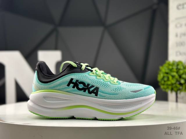 小红书推荐 Hoka W Bondi 9 这个品牌来自于新西兰的毛利语，Hoka表示大地，One One表示飞越，连起来就是飞越地平线，One One不是读作“
