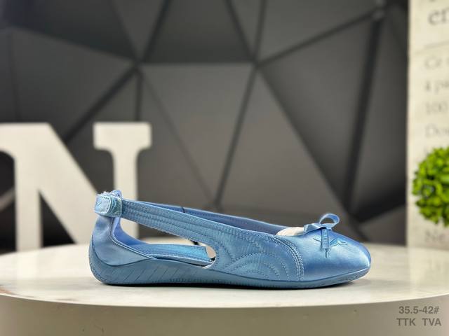 彪马 Puma Ballerina 巴黎世家联名做旧款 这双拼色平底鞋，经典又时髦，侧边独特线条+小蝴蝶结，简约中藏巧思 浅口设计适配各种脚型，走路稳当不累脚，