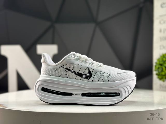 耐克 Nike Zoom Premium 耐克 飞马 舒适减震防滑 低帮跑步鞋全掌Reactx泡绵中底 前掌和后跟还配备了Air Zoom气垫单元 据说跑起来更