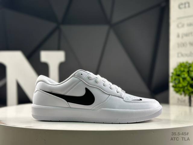 真标带半码 耐克 Nike Sb Force 58是一款将前沿创新带入街头的单品，它具有硫化杯底，具有出色的耐用性和灵活性。使用帆布和绒面革，在饰面上放置通风口