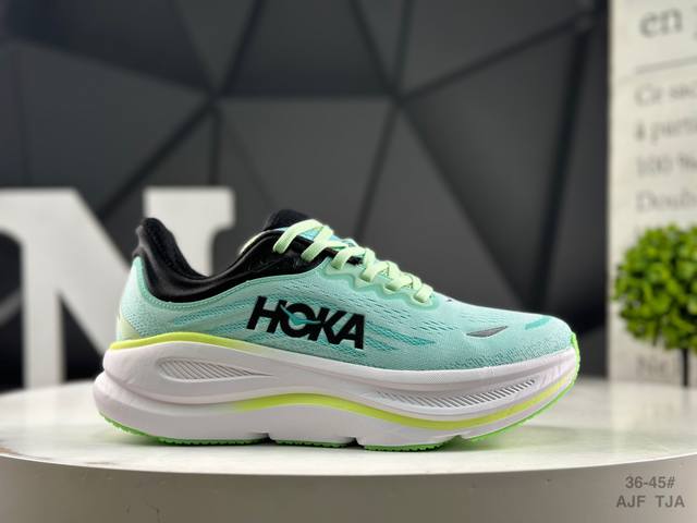 小红书推荐 Hoka W Bondi 9 这个品牌来自于新西兰的毛利语，Hoka表示大地，One One表示飞越，连起来就是飞越地平线，One One不是读作“
