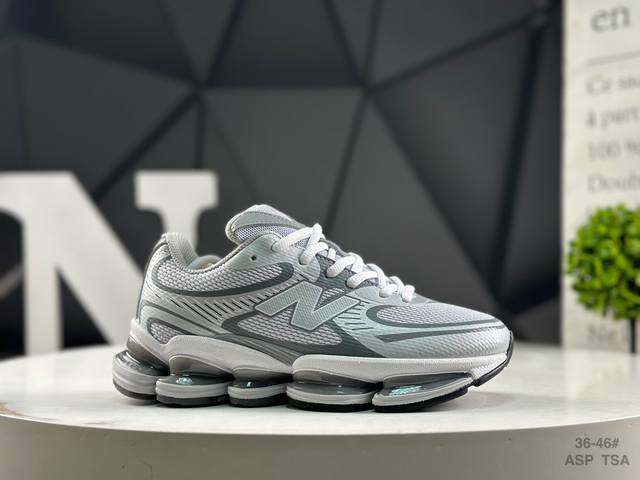 新百伦 New Balance Nb U 0 运动跑步鞋。此复刻经典鞋款，加入当下大热的户外元素，以曾经篮球鞋款型式样加以打造鞋款造型。编织鞋带以及加强稳固鞋底