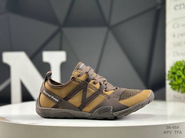 Nb New Balance 发布新作 Mt10O，捕捉贴地回弹力，还原透气柔软感。 作为New Balance Minimus系列中的一员，Mt10O 源自