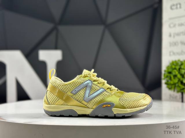 Nb New Balance 发布新作 Mt10O，捕捉贴地回弹力，还原透气柔软感。 作为New Balance Minimus系列中的一员，Mt10O 源自
