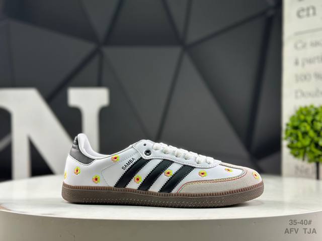 阿迪达斯 Ad Original Samba Og 复古经典轻便板鞋 这款桑巴鞋展示了高质量的工艺 带有装饰的超锁缝制和无缝的手感 柔软、柔软的皮革造型和标志性