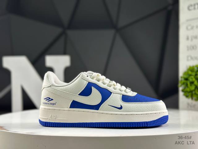 海外爆款限量发售！高端定制 耐克 Nike Air Force 1 '07 Low 巴黎世家联名--- 白蓝双色，空军 经典 Af1 鞋型，融入 Balenci