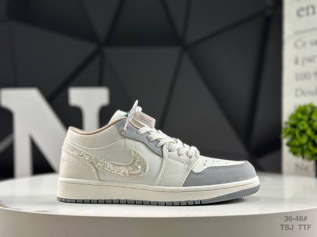 耐克 Nike Air Jordan 1 Aj1乔一中帮休闲板鞋 同步官方配色 原装烫金盒 公司级做工 完美版型 头层皮打造 手感细腻正确折边工艺 完美细节诠释