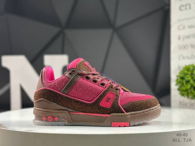 路易威登 Louis Vuitton Lv路易威登板鞋 乘风破浪的姐姐争先种草款,舒适透明底和百搭性霸屏整个时尚娱乐圈，正品1:1套楦复刻，细节调整完美主义！鞋