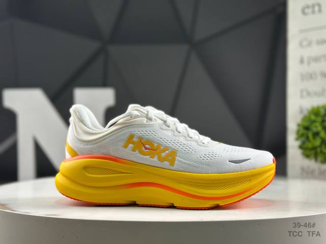 小红书推荐 Hoka W Bondi 9 这个品牌来自于新西兰的毛利语，Hoka表示大地，One One表示飞越，连起来就是飞越地平线，One One不是读作“