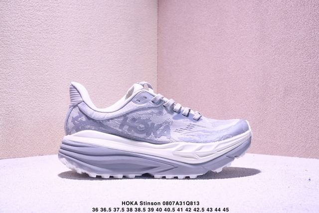 公司级Hoka Stinson 7 低帮专业越野跑步鞋 这款鞋5Mm的前后掌落差能让你贴近自然跑的步态 使你的身体对鞋子的缓震和支撑特性依赖变少 从而增加自身的