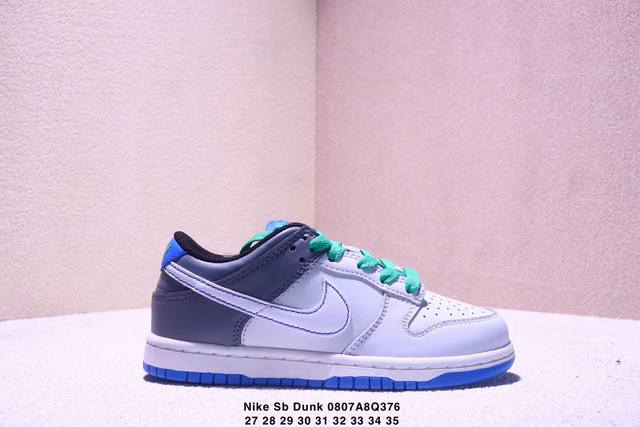 童鞋 耐克 Nike Sb Dunk Low Pro 儿童运动鞋复古板鞋。采用柔软皮革拼接鞋面，经久耐穿，塑就如元年款 Dunk 般的复古质感。鞋头透气孔，搭配