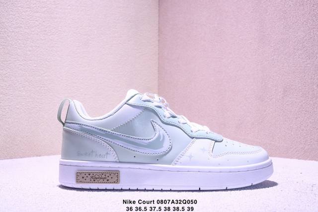 公司级Nike Court Borough “彩虹云朵”踏青季低帮板鞋 彩虹云朵，是自然赠予人间的浪漫奇迹。雨后初晴时，阳光穿过悬浮在天空中的无数细小水滴，经折