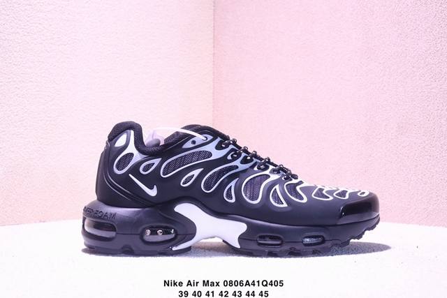 真标耐克 Nike Air Max Plus是Nike旗下另类鞋款的代表，Tn 它诞生于1996年，是第一款使用Tunedair气垫的跑鞋，其特点就在于实现各气
