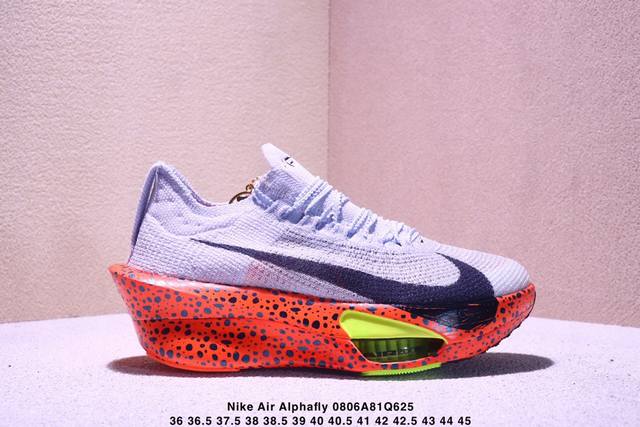 Nike 耐克 男女鞋半码制，采用全新Atomknit 3.0鞋面织物融合Tpu丝半透明鞋面材质，前掌外露式分离式2个Zoom Air气垫设计效果，中底采用Zo