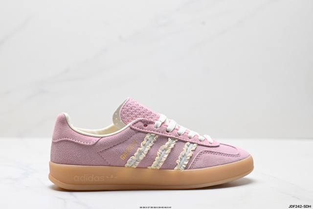 公司级Adidas Originals Gazelle Indoor 三叶草休闲防滑耐磨低帮板鞋 鞋头出色设计 塑就出众贴合感 稳固的后跟贴合足部曲线设计 软弹