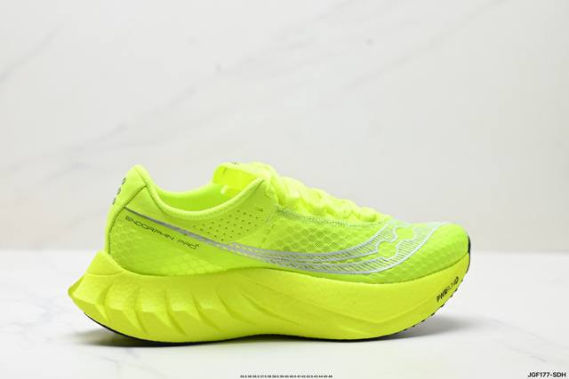 公司级Saucony索康尼 Endorphin Pro系列啡鹏4男女低帮缓震跑步鞋 索康尼推出的Endorphinpro4跑鞋是一款外观激进但脚感舒适的跑鞋，采