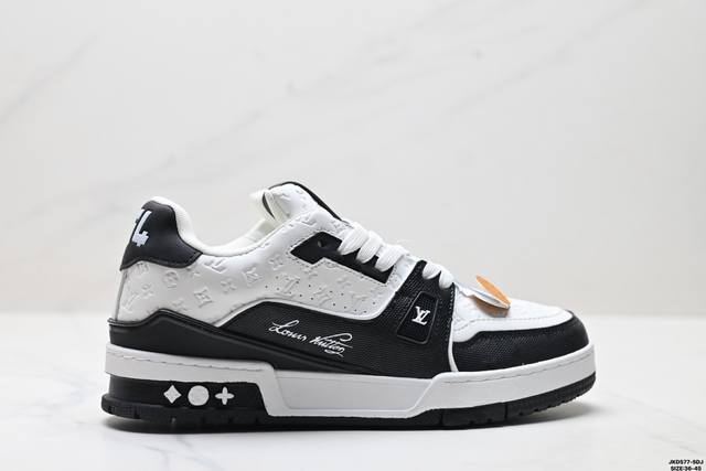 公司级Louis Vuitton Trainer Sneaker Low 路易威登 休闲运动文化百搭板鞋 舒适防滑底和百搭性霸屏整个时尚娱乐圈 细节调整完美主义