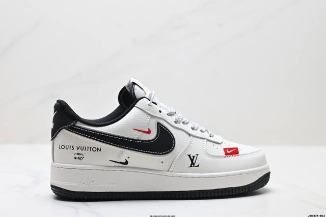 公司级耐克Nike Air Force 1’07空军一号低帮百搭休闲运动板鞋。柔软、弹性十足的缓震性能和出色的中底设计，横跨复古与现代的外型结合，造就出风靡全球