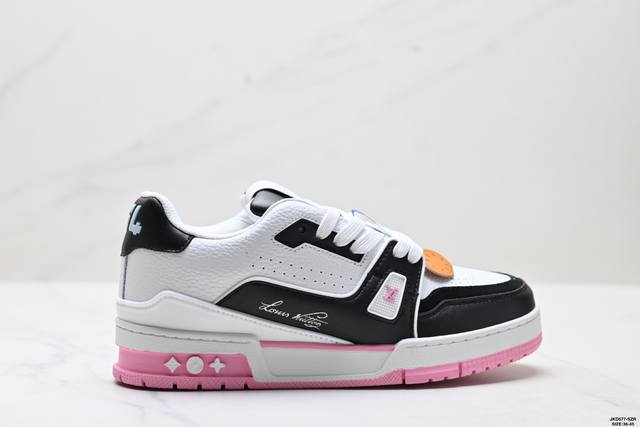 公司级Louis Vuitton Trainer Sneaker Low 路易威登 休闲运动文化百搭板鞋 舒适防滑底和百搭性霸屏整个时尚娱乐圈 细节调整完美主义