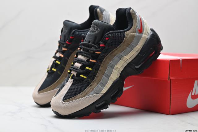 真标Nike Air Max 95 Sp 耐克 气垫复古慢跑百搭鞋休闲运动鞋 这双鞋采用前脚掌开窗式气垫 这种设计在当时是前所未有的 鞋带孔的设计灵感来自人体肋