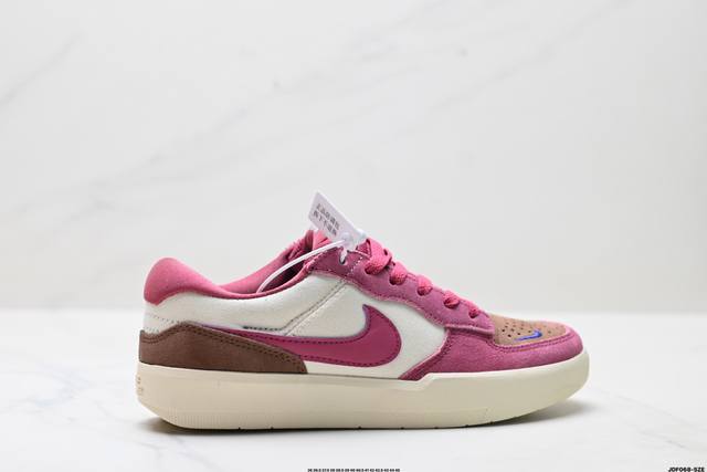 真标Nike Sb Force 58 耐克 低帮休闲板鞋 是一款将前沿创新带入街头的单品 它具有硫化杯底 具有出色的耐用性和灵活性 使用帆布和绒面革 在饰面上放