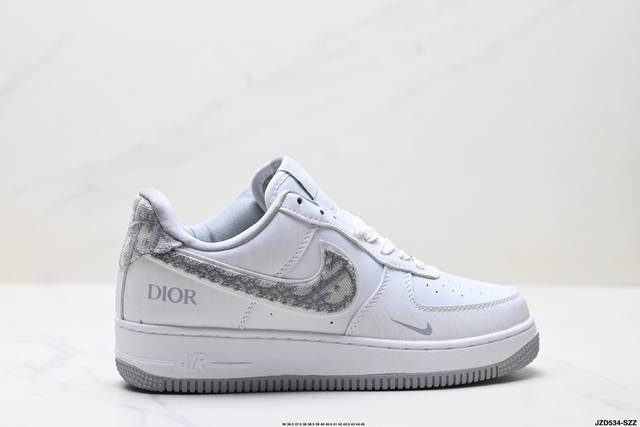 公司级耐克Nike Air Force 1’07空军一号低帮百搭休闲运动板鞋。柔软、弹性十足的缓震性能和出色的中底设计，横跨复古与现代的外型结合，造就出风靡全球