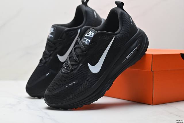 真标Nike Vomero 18 耐克 舒适减震防滑 低帮跑步鞋 全掌Reactx泡绵中底 前掌和后跟还配备了Air Zoom气垫单元 据说跑起来更快更舒适哦