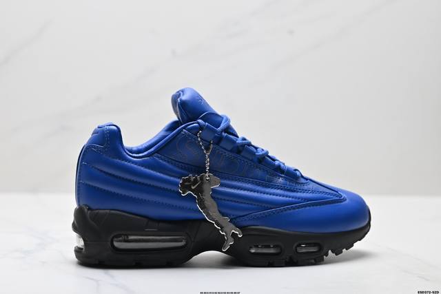 纯原Nike Air Max 95 Lux 耐克 气垫复古慢跑百搭鞋休闲运动鞋 这双鞋采用前脚掌开窗式气垫 这种设计在当时是前所未有的 鞋带孔的设计灵感来自人体
