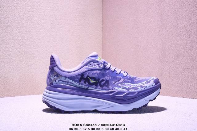 公司级Hoka Stinson 7 低帮专业越野跑步鞋 这款鞋5Mm的前后掌落差能让你贴近自然跑的步态 使你的身体对鞋子的缓震和支撑特性依赖变少 从而增加自身的