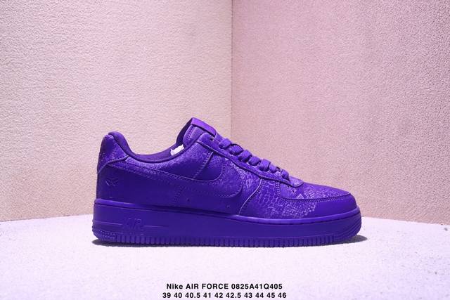 公司级耐克Nike Air Force 7 空军一号低帮百搭休闲运动板鞋。柔软、弹性十足的缓震性能和出色的中底设计，横跨复古与现代的外型结合，造就出风靡全球三十