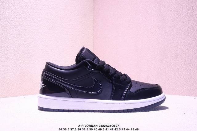 乔丹一代 Air Jordan 1 乔1 低帮Aj1系列 运动鞋复古休闲篮球鞋 提高了与足部的贴合度，给人不一样的穿着体验。鞋底的平稳支撑，让你在运动中随意冲刺