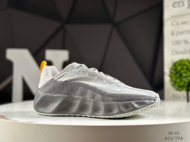 公司级Hyein Seo X Nike Ava Rover Ava Rover 联名鞋 该鞋款采用流线型轮廓设计，鞋面结合 Tpu 网格支撑结构，中底搭载 Re