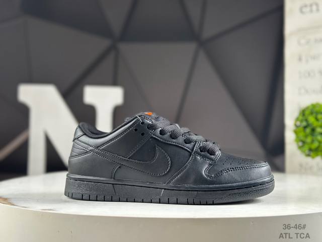 公司级半码耐克 Nike Sb Dunk Low Pro Iso 黑武士 低帮休闲滑板鞋 货号：Fj1674-001 Atl #配色鞋身通体采用皮革材质打造，配