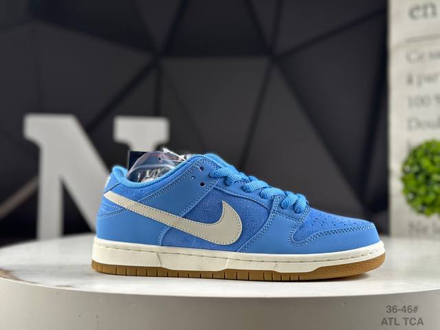 公司级半码耐克 Nike Sb Dunk Low 蓝生胶 低帮休闲滑板鞋 货号：Fj1674-401 #采用时尚的设计，融合绒面革和皮革覆面，打造出别具一格质感