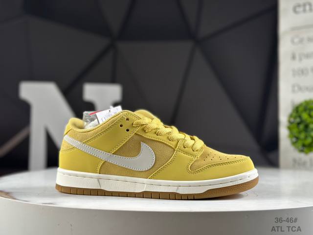 公司级半码耐克 Nike Sb Dunk Low Saturn Gold 暖阳黄 低帮休闲滑板鞋 货号：Fj1674-700 #采用时尚的设计，融合绒面革和皮革