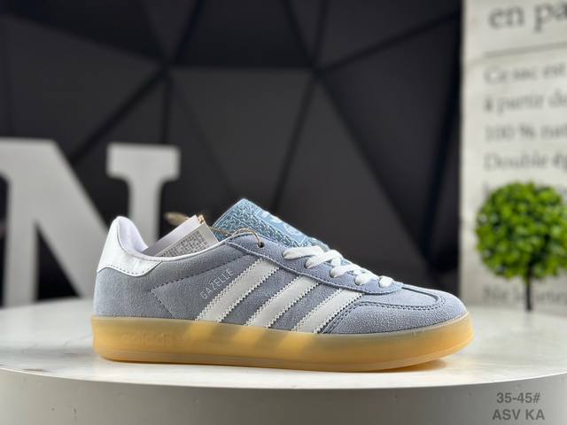 真标半码Adidas 阿迪达斯 德训系列 男女鞋半码制，原楦开发版型，采粒面移膜牛剖革组合用翻毛皮饰片鞋面材质，内环保海玻璃鞋垫，外置Rb橡胶大底Hello K