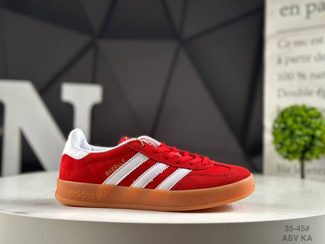 真标半码Adidas 阿迪达斯 德训系列 男女鞋半码制，原楦开发版型，采粒面移膜牛剖革组合用翻毛皮饰片鞋面材质，内环保海玻璃鞋垫，外置Rb橡胶大底Hello K