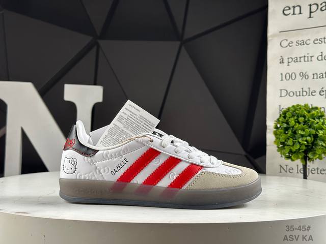 真标半码Adidas 阿迪达斯 德训系列 男女鞋半码制，原楦开发版型，采粒面移膜牛剖革组合用翻毛皮饰片鞋面材质，内环保海玻璃鞋垫，外置Rb橡胶大底Hello K