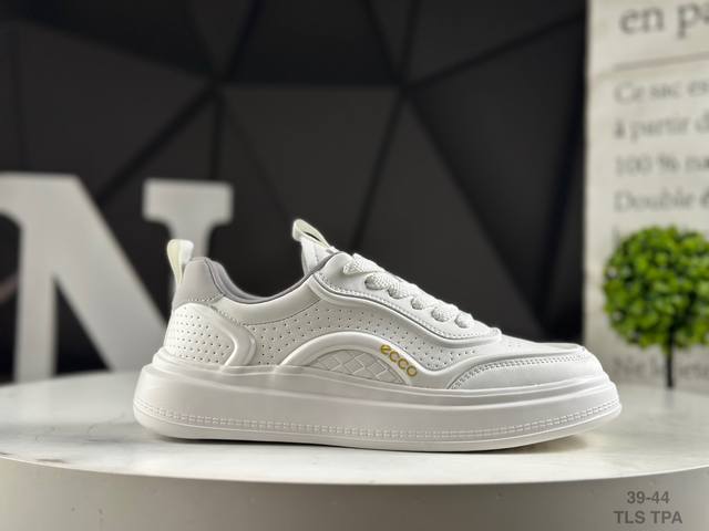 Ecco爱步 广东原版透气 配备原版三件套 防尘纸 高弹大底 全头层牛皮 新款百搭休闲款 纯手工制成 鞋面走线工整 清晰质感 原单品质 拼接运动透气网布 采用E