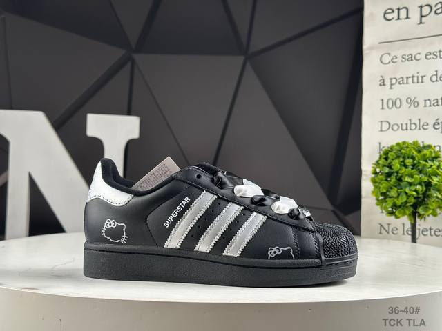 头层半码阿迪 Adidas Superstar 三叶草经典贝壳头系列 新款休闲板鞋潮流男女士运动鞋 。鞋面柔软皮革材质 标志性的贝壳鞋头，锯齿三条纹，简约的线条
