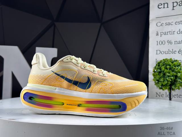 公司级半码耐克 Nike Vomero Premium 耐克 舒适减震防滑 低帮跑步鞋 全掌Reactx泡绵中底 前掌和后跟还配备了Air Zoom气垫单元 据