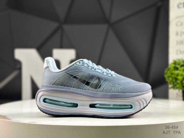 耐克 Nike Zoom Premium 耐克 飞马 舒适减震防滑 低帮跑步鞋全掌Reactx泡绵中底 前掌和后跟还配备了Air Zoom气垫单元 据说跑起来更