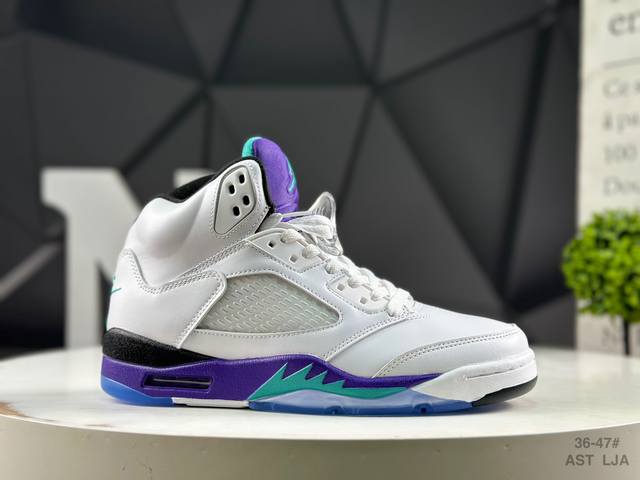公司级真标半码制Nike Air Jordan 5 Retro Low迈克尔 乔丹 Aj5减震防滑篮球鞋 官方货号:Hq7979-100 尺码：如图所示 Ast