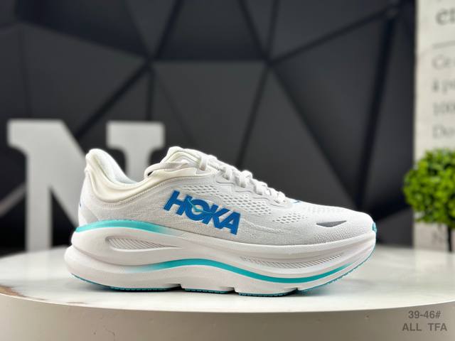 小红书推荐 Hoka W Bondi 9 这个品牌来自于新西兰的毛利语，Hoka表示大地，One One表示飞越，连起来就是飞越地平线，One One不是读作“