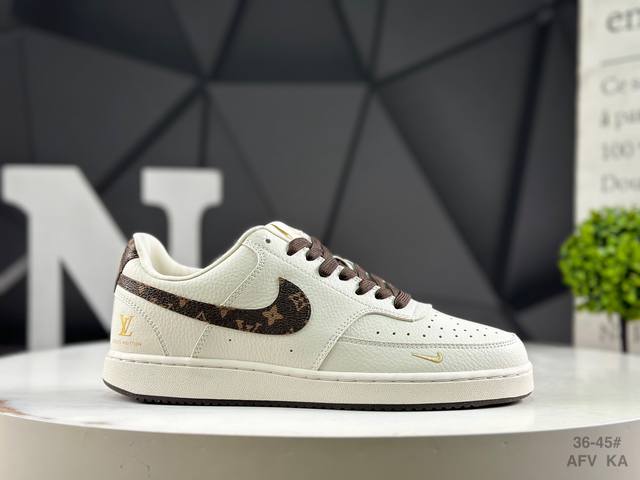 福利特价 耐克 Nike Court Vision 低帮百搭 透气休闲运动板鞋 兼顾舒适脚感和出众风范 演绎匠心之作 结构性的支撑贴合感结合复古篮球设计 电绣工
