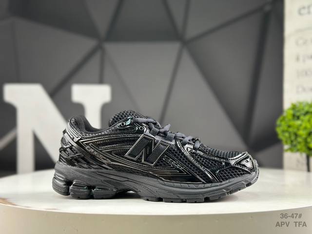 Nb New Balance M1906 Nb宝藏老爹鞋款，复古元素叠加，质感超级棒，楦版型材料细节做工精细，货如实拍图 作为Nb最经典的档案鞋型之一，与 2一